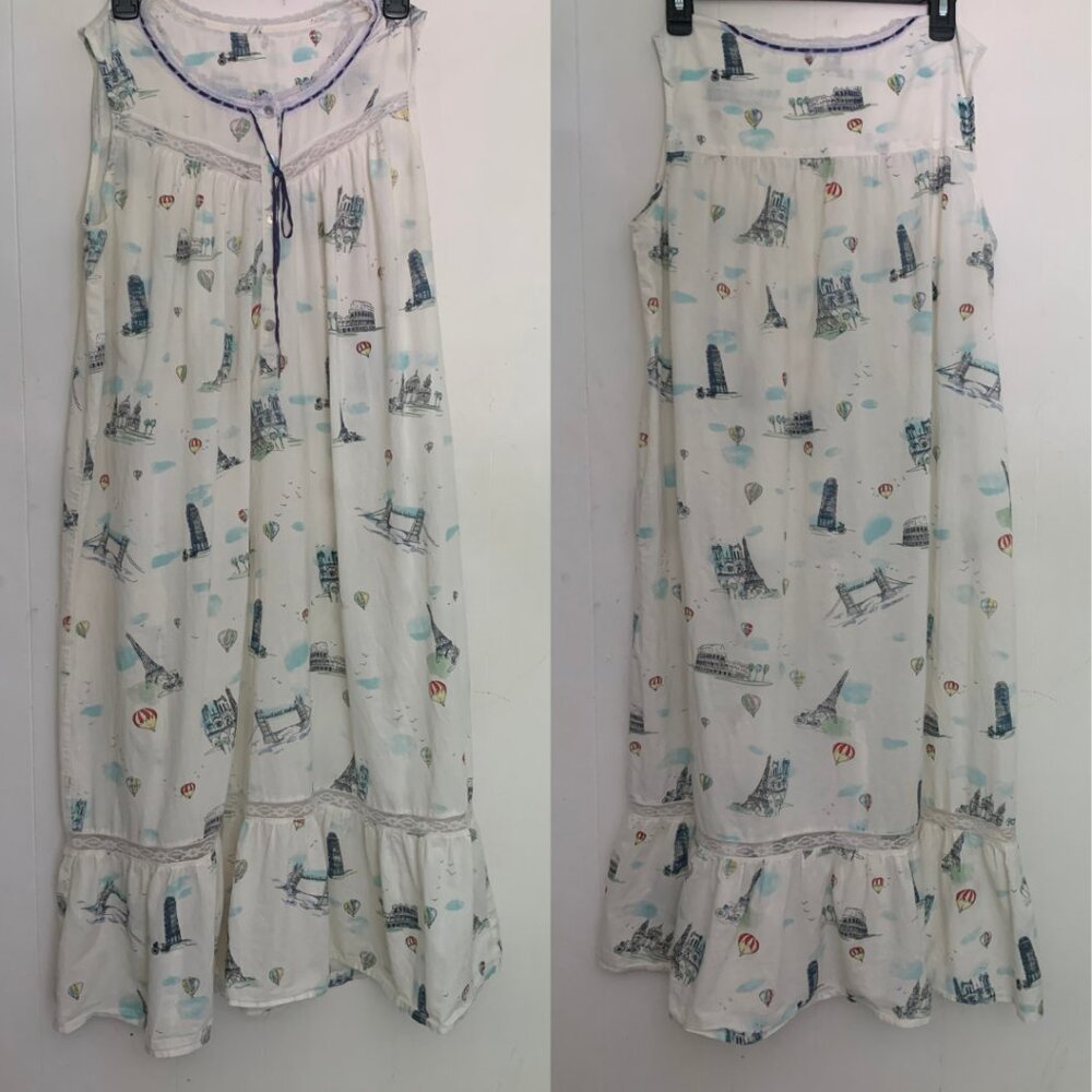 Charming european summer nightgown with ruffle and lace detail. S/M